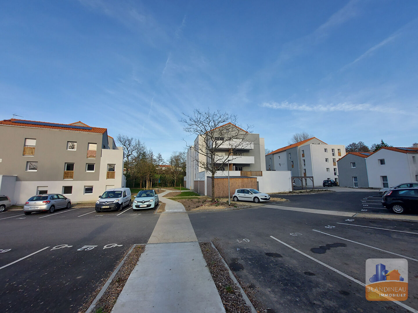 GARAGE à BOUGUENAIS